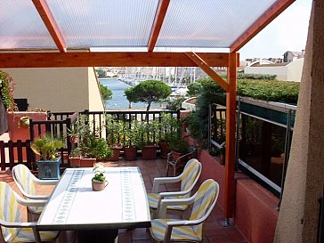 Ferienhaus in Gruissan - Terrasse mit Blick zum Hafen