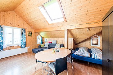 Ferienwohnung in Lungern - Wohnzimmer mit 2 Bett in Nische