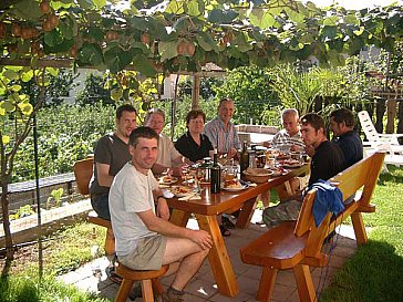 Ferienwohnung in Tramin - Im Garten