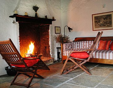 Ferienwohnung in Bagnolo - Wohnraum mit Kamin