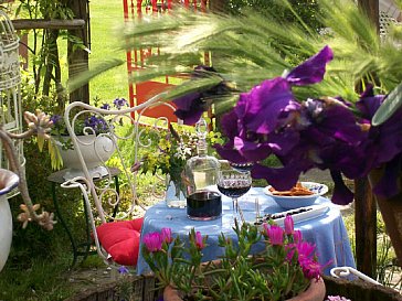 Ferienwohnung in Tuoro sul Trasimeno - Lauschige Ecke im Garten