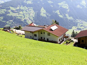 Ferienwohnung in Hippach - Seitenansicht Ferienhaus