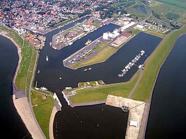 Ferienwohnung in Büsum - Büsumer Hafen mit den Hafenbecken und der Schleuse