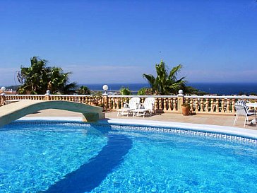 Ferienhaus in Dénia - Römische Treppe zum bequemen Einstieg in den Pool