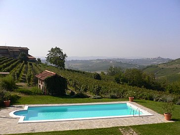 Ferienwohnung in Nizza Monferrato - Pool mit traumhafter Aussicht