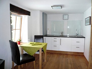 Ferienwohnung in Konstanz - Moderne Küche mit Eicheboden