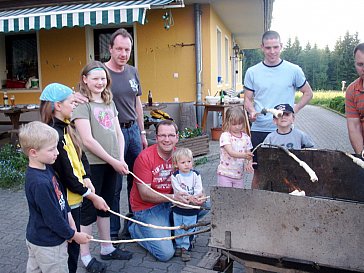 Ferienwohnung in Seeham - Heut ist Grillabend, Würstchen, Fleisch und Salate