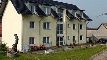 Ferienwohnung in Kelbra-Sittendorf - Grosse Terrasse direkt hinter dem Haus