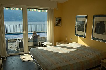 Ferienhaus in Porto Valtravaglia - Elternschlafzimmer mit Aussicht