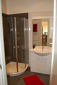 Ferienhaus in Porto Valtravaglia - Badezimmer mit Dusche