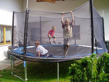 Ferienwohnung in Natz-Schabs - Trampolin für die Kinder