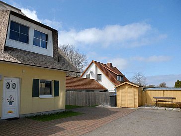 Ferienwohnung in Börgerende-Rethwisch - Terrasse vor dem Haus