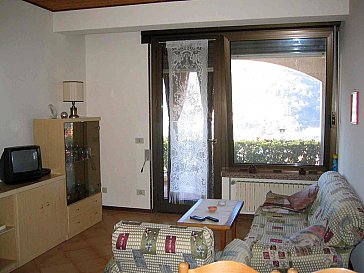 Ferienwohnung in Camporosso - Wohnzimmer mit Couch, Sat-TV