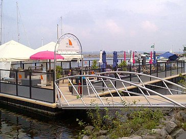 Ferienhaus in Bruinisse - Die schwimmende Terrasse am Jachthafen