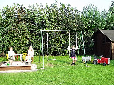 Ferienwohnung in Borgsum - Hauseigener Spielplatz für die Kinder