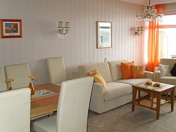 Ferienwohnung in Haffkrug - Wohnzimmer mit Essgruppe