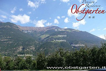 Ferienwohnung in Goldrain-Latsch - Blick auf den Sonnenberg mit St. Martin am Kofel