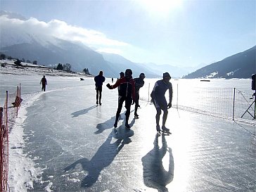 Ferienwohnung in Reschen - Eislaufen auf dem Reschensee