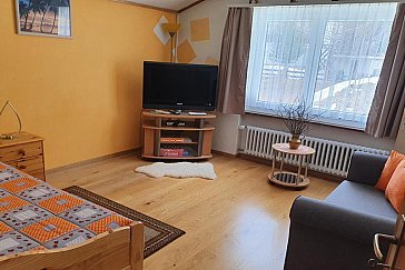 Ferienwohnung in Randa - Wohnzimmer mit Schlafgelegenheit