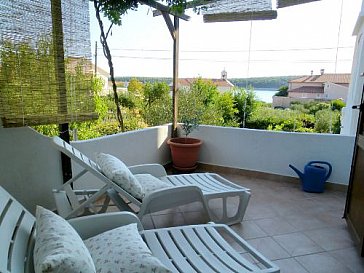 Ferienwohnung in Rab - Terrasse des Zimmer "Flowers"