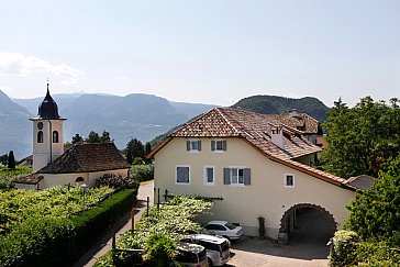 Ferienwohnung in Girlan - Der Fischerhof inmitten eigener Weinberge