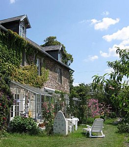 Ferienwohnung in Ver - Blick auf die FeWo vom Garten aus