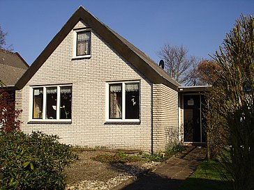 Ferienhaus in St. Maartenszee - Hausansicht vorne, Eingang rechts