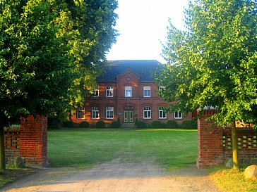 Ferienwohnung in Plauerhagen - Hofeinfahrt