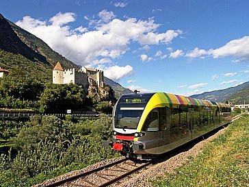 Ferienwohnung in Kastelbell-Tschars - Ausflug mit der Vinschger Bahn, Schloss Kastelbell