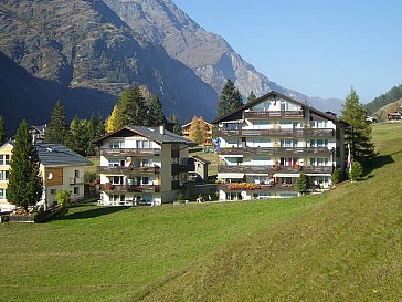 Ferienwohnung in Täsch-Zermatt - Die Lage des Haus Miranda im Sommer
