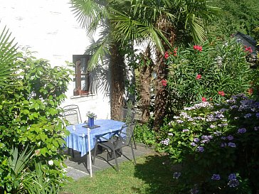 Ferienhaus in Avegno - Garten und Sitzplatz