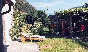 Ferienhaus in Avegno - Garten mit Pergola