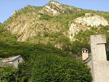 Ferienhaus in Avegno - Ausblick in die Wald überwucherten Granitmassive