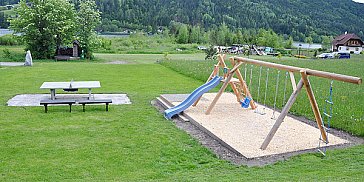 Ferienwohnung in Techendorf-Neusach - Für die Kleinen gibt es einen Spielplatz