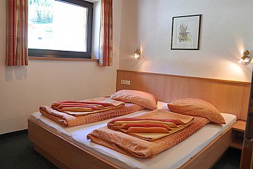Ferienwohnung in Techendorf-Neusach - Schlafzimmer mit Sat-TV