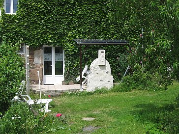 Ferienwohnung in Ver - Eingang mit überdachter Terrasse + Grill