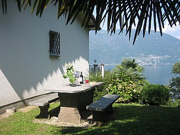 Ferienhaus in Caviano - Ostseite des Hauses