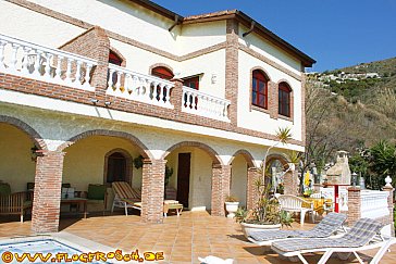 Ferienhaus in Almuñécar - Ausreichend Sonnenliegen und Terrassenmöbel