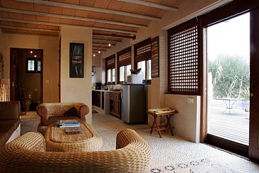 Ferienhaus in San José-Porroig - Wohnzimmer mit Blick zur Küche