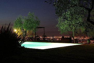 Ferienwohnung in Florenz - Der Pool bei Nacht
