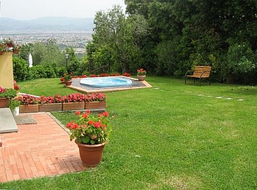 Ferienwohnung in Florenz - Der Whirlpool im Garten
