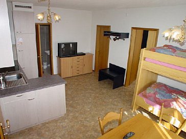 Ferienwohnung in Mühlrüti - Zimmer mit Küche und 2 Betten für die Wohnung