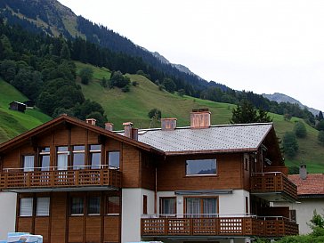 Ferienwohnung in Klosters - Dachgeschosswohnung mit Südbalkon und Westbalkon