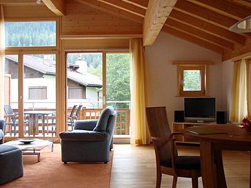 Ferienwohnung in Klosters - Wohn- und Esszimmer