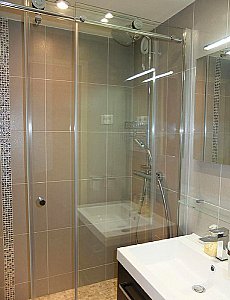 Ferienwohnung in Antibes Juan les Pins - Moderstes Badezimmer mit grosser Dusche
