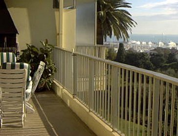 Ferienwohnung in Antibes Juan les Pins - Terrasse mit Panoramablich auf die Côte d'Azur