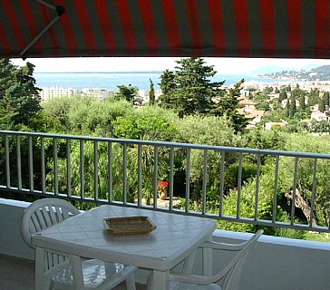 Ferienwohnung in Antibes Juan les Pins - Terrasse zum Speisen oder das abendliche Glas Wein