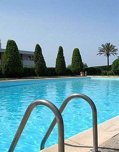 Ferienwohnung in Antibes Juan les Pins - Der grösste Pool der Region unweit vom Meer