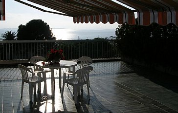 Ferienwohnung in Antibes Juan les Pins - Meeresblick, Strandentfernung 150 Meter