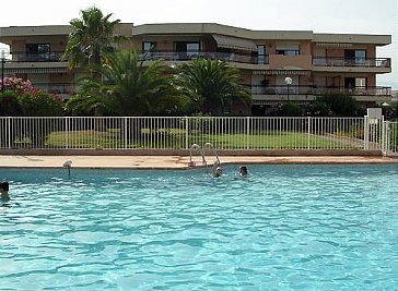 Ferienwohnung in Antibes Juan les Pins - Erfrischung im Pool und dem nahen Meer